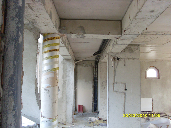 Looking towards enterance and lounge from dining area